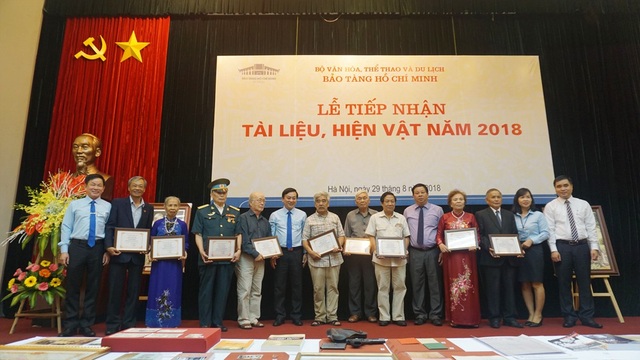 Bảo tàng Hồ Chí Minh tiếp nhận hơn 80 hiện vật quý về Bác Hồ - 3 Bảo tàng Hồ Chí Minh gửi thư cảm ơn cho các cá nhân đã tặng hiện vật cho Bảo tàng Hồ Chí Minh.