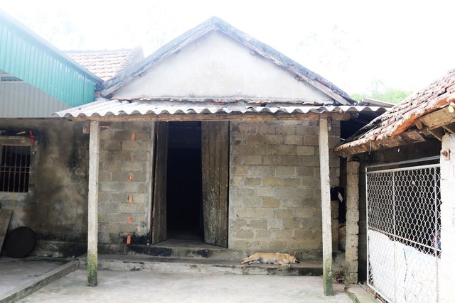 Xót xa cảnh anh trai 22 tuổi bị bại não, em 4 tuổi bị ung thư xương - 6 Căn nhà cấp 4 cũ kỹ, không còn bất cứ thứ gì quý giá.
