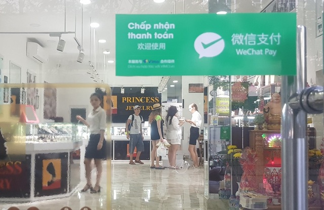 Khánh Hòa: Đón 4,4 triệu lượt khách đến Nha Trang trong 8 tháng - 1 Cửa hàng ở Nha Trang chấp nhận thánh toán qua Wechat Pay với khách Trung Quốc bất chấp khuyến cáo từ chính quyền