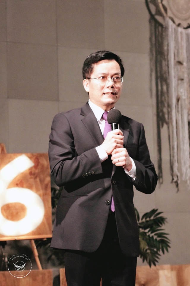 Hoành tráng chuỗi sự kiện Vòng tay nước Mỹ 6 của Hội TNSV tại Hoa Kỳ - 1 Ông Hà Kim Ngọc, Đại sứ Việt Nam tại Hoa Kỳ phát biểu khai mạc sự kiện Vòng tay nước Mỹ 6.