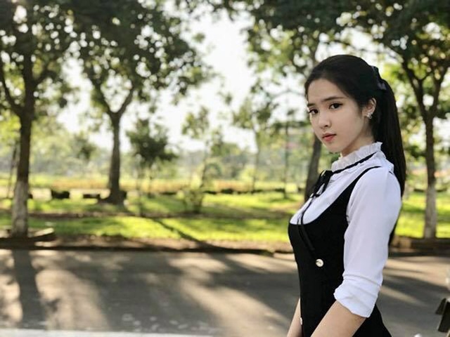 Gặp lại nữ sinh lai Việt - Trung bất ngờ nổi tiếng khi đi cổ vũ U23 Việt Nam - 5 Gặp lại nữ sinh lai Việt - Trung bất ngờ nổi tiếng khi đi cổ vũ U23 Việt Nam - 5