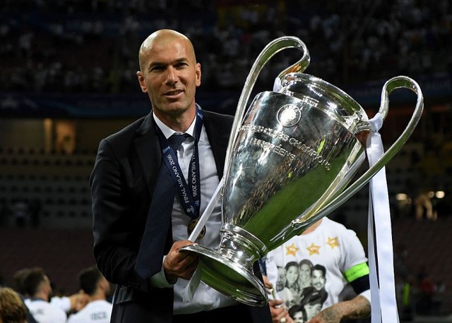 Zinedine Zidane là ứng cử viên số một thay thế HLV Jose Mourinho ở Man Utd