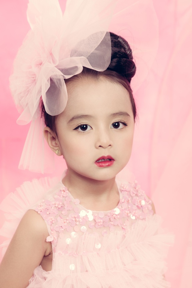 Nguyễn Thủy Tiên - Cô bé Hà Nội gây ấn tượng tại Miss baby Việt Nam 2018 - 1 Nguyễn Thủy Tiên - Cô bé Hà Nội gây ấn tượng tại Miss baby Việt Nam 2018 - 1