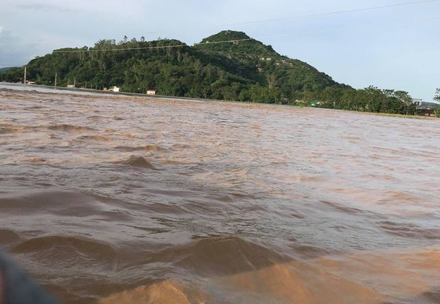 Nước lũ mênh mông tại huyện Vĩnh Lộc