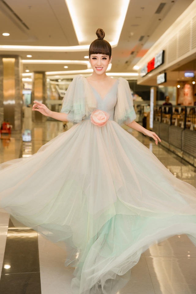 Cô em chồng bị “chửi rủa” nhiều nhất màn ảnh Việt lần đầu khoe mẹ - 1 Sau vai Trinh - cô em chồng đanh đá, khó chiều, “vạn người ghét” trong bộ phim truyền hình “Gạo nếp gạo tẻ”, nữ diễn viên Puka được khán giả quan tâm nhiều hơn. Puka tên thật là Nguyễn Kiều Cẩm Thơ, sinh năm 1990 ở Đồng Tháp.