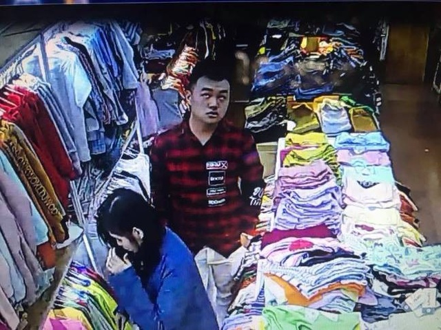 Truy bắt đôi nam nữ dùng hung khí tấn công nhân viên bán hàng - 1 Chân dung hai nghi can (ảnh cắt từ clip)