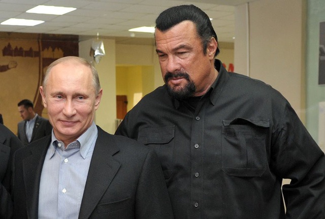 Ngôi sao Hollywood được giao phó cải thiện quan hệ Nga-Mỹ - 1
Tổng thống Nga Vladimir Putin (trái) và ngôi sao Hollywood Steven Seagal (Ảnh: GMA)