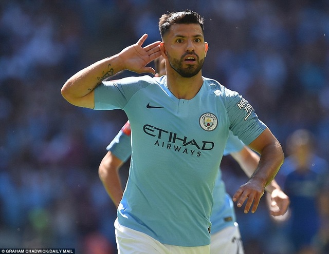 Aguero lập cú đúp, Man City giành Siêu cúp Anh - 1
Aguero lập cú đúp vào lưới Chelsea