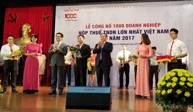 FrieslandCampina Việt Nam có mặt trong Top 100 Doanh nghiệp xuất sắc đóng góp ngân sách nhà nước - 1 Công ty FrieslandCampina VN thuộc Top 100 doanh nghiệp đóng góp nhiều nhất cho ngân sách Nhà nước 2016-2017 và vinh dự nhận được bằng khen của Tổng cục thuế.