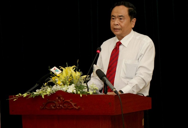 Chống tham nhũng: “Cá nhân chỉ đánh du kích, bắn tỉa, không hiệu quả” - 2 Ông Trần Thanh Mẫn, Chủ tịch Ủy ban Trung ương MTTQ Việt Nam cho rằng xã hội, nhân dân kỳ vọng nhiều hơn ở tính chủ động, mạnh mẽ và năng lực giám sát của mặt trận các cấp