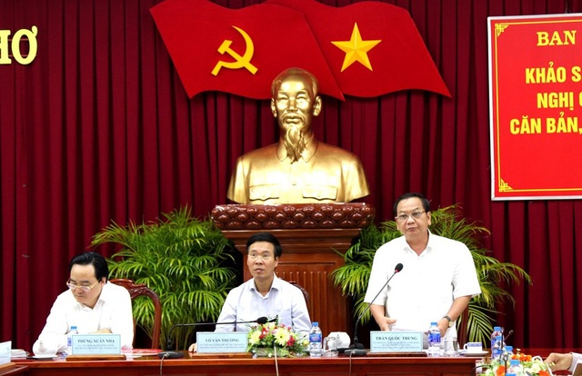 Trưởng ban Tuyên giáo Trung ương: Chúng ta phải xem lại vấn đề chuẩn và vượt chuẩn giáo dục - 2 Ông Trần Quốc Trung - Bí thư Thành ủy Cần Thơ phát biểu tại buổi làm việc