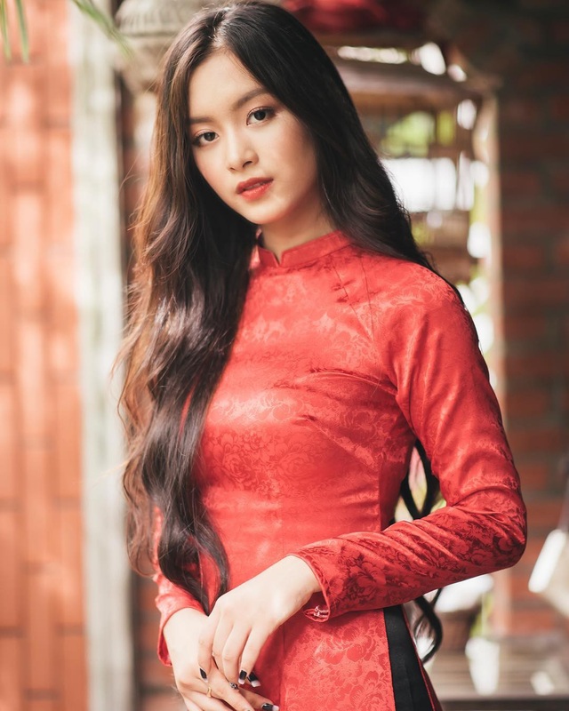 Nữ sinh Việt tại Pháp học giỏi, xinh đẹp “gây thương nhớ” - 4
Tố Anh có vẻ đẹp vừa sắc sảo, vừa nữ tính dịu dàng