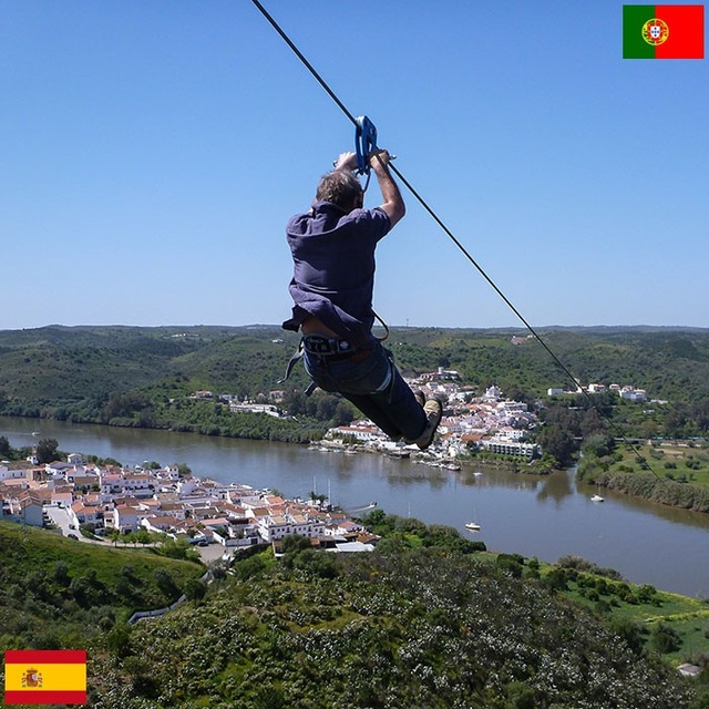 Những đường biên giới thân thiện và ngộ nghĩnh đến khó tin - 3 Đường zipline này lại là nơi kết nối giữa Tây Ban Nha và Bồ Đào Nha.
