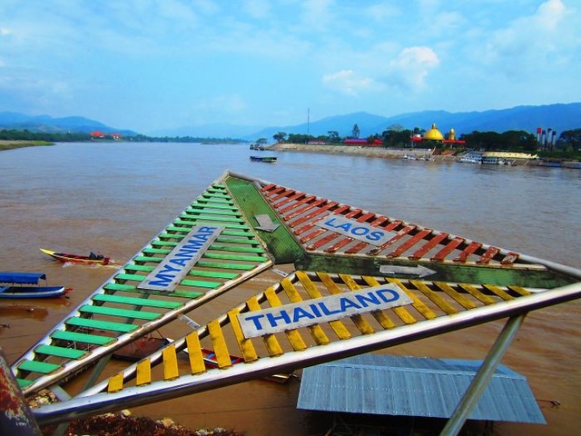 Những đường biên giới thân thiện và ngộ nghĩnh đến khó tin - 9 Tam giác vàng giữa Thái Lan, Myanmar và Lào.