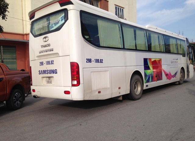 Thực hư thông tin cổng chào bị húc đổ làm lộ "bê tông không lõi sắt" - 5
Chiếc xe ô tô 45 chỗ đã húc đổ cổng chào