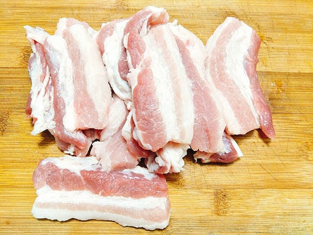 Cách làm thịt ba chỉ cuốn xúc xích nướng thơm lừng cho cả tuần no đủ - 1 Cách làm thịt ba chỉ cuốn xúc xích nướng thơm lừng cho cả tuần no đủ - 1