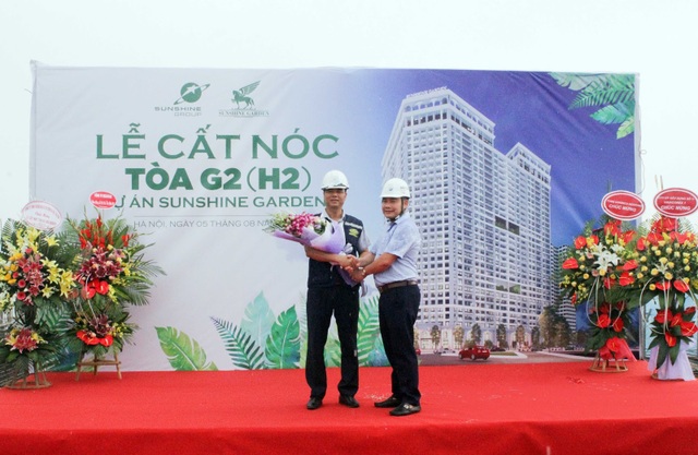 Cất nóc toàn dự án, thời điểm “vàng” để mua căn hộ Sunshine Garden - 2 Sunshine Garden đã hoàn tất cất nóc 3 tòa nhà, gấp rút thi công để bàn giao nhà cho cư dân