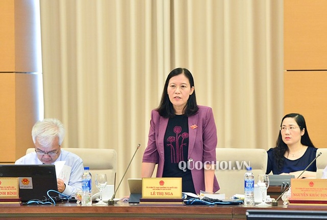 Đặc xá: Không có chuyện “khép kín”, không minh bạch! - 1 Chủ nhiệm UB Tư pháp Lê Thị Nga báo cáo làm rõ thêm về vấn đề điều kiện đặc xá
