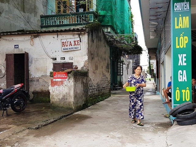 Gia đình liệt sỹ bức xúc vì chính quyền “thờ ơ” bỏ mặc quyền lợi suốt 31 năm! - 4 Không chỉ gia đình chính sách mà cả khu phố bức xúc vì căn nhà không phép án ngữ gần 30 năm nay.