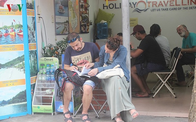Những dịch vụ “hái ra tiền” dành cho “Tây ba lô” ở phố cổ Hà Nội - 8 Những dịch vụ “hái ra tiền” dành cho “Tây ba lô” ở phố cổ Hà Nội - 8