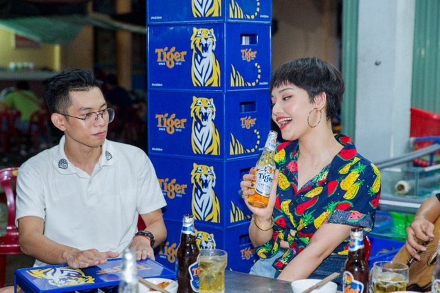 Miu Lê gây bão mạng khi "lộ" clip hát ở quán lề đường - 8 Miu Lê gây bão mạng khi "lộ" clip hát ở quán lề đường - 8