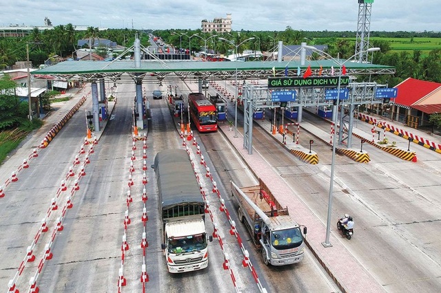 BOT nâng cấp tuyến đường "độc đạo": Dân không còn quyền chọn lối đi - 1 Hàng loạt dự án BOT thực hiện trên tuyến đường độc đạo khiến người dân không còn lựa chọn nào khác.