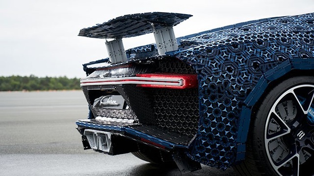 Siêu xe Bugatti Chiron ráp bằng LEGO có thể lăn bánh như xe thật - 3 Siêu xe Bugatti Chiron ráp bằng LEGO có thể lăn bánh như xe thật - 3
