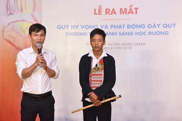 Báo VnExpress ra mắt Quỹ Hy vọng - 3 Thầy giáo Dương Văn Thưởng - Hiệu trưởng trường THCS Hoàng Su Phì, Hà Giang