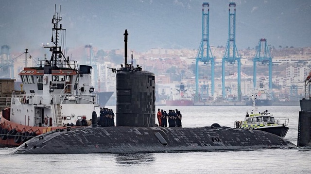 Tàu ngầm tên lửa Anh tiến vào Địa Trung Hải giữa lúc Syria căng thẳng - 1 Tàu ngầm HMS Talent của Hải quân Anh (Ảnh: Sputnik)
