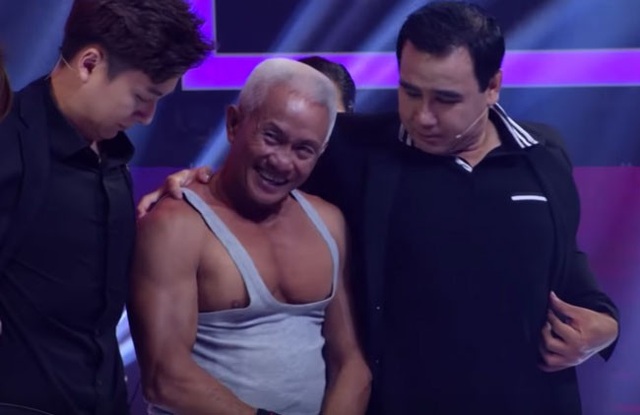 “Cụ ông” 62 tuổi biểu diễn hít đất, đu xà, nâng tạ khiến Quyền Linh “khóc thét” - 5 Thân hình cơ bắp của cụ ông khiến Quyền Linh và Ngô Kiến Huy ngưỡng mộ, bái phục.