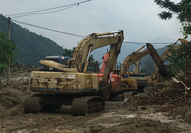 Quốc lộ 15C đi huyện Mường Lát thông xe tạm thời sau 10 ngày tê liệt - 4 Sở Giao thông vận tải Thanh Hóa đang tiếp tục đẩy nhanh việc khắc phục tiếp theo, phấn đấu thông xe hoàn toàn quốc lộ 15C trong thời gian sớm nhất