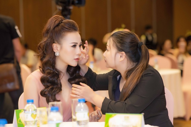 “Quỳnh búp bê” diện đồ bó sát, nóng bỏng không kém gì cảnh trên phim - 4 “Quỳnh búp bê” diện đồ bó sát, nóng bỏng không kém gì cảnh trên phim - 4