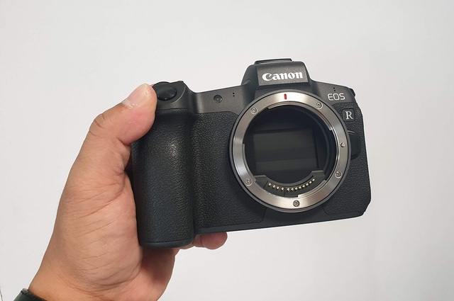 Trên tay máy ảnh mirroless full-frame đầu tiên của Canon tại Việt Nam - 9 Trên tay máy ảnh mirroless full-frame đầu tiên của Canon tại Việt Nam - 9