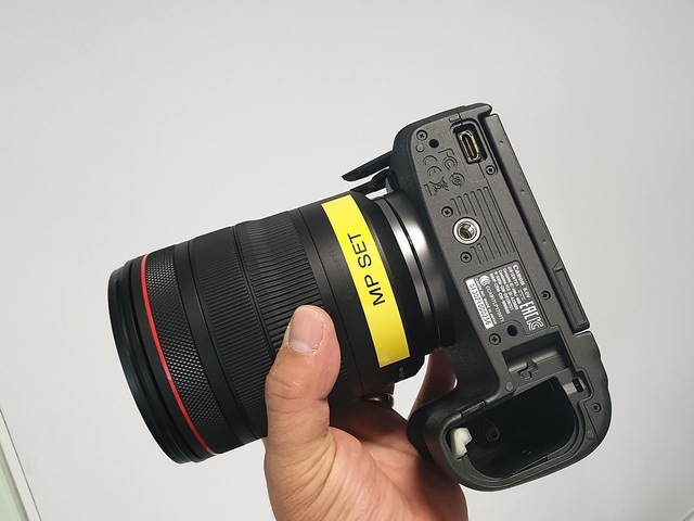 Trên tay máy ảnh mirroless full-frame đầu tiên của Canon tại Việt Nam - 3 Trên tay máy ảnh mirroless full-frame đầu tiên của Canon tại Việt Nam - 3