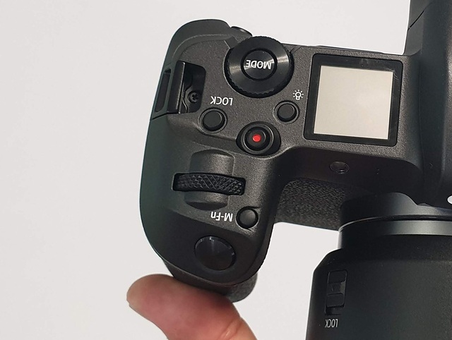 Trên tay máy ảnh mirroless full-frame đầu tiên của Canon tại Việt Nam - 2 Trên tay máy ảnh mirroless full-frame đầu tiên của Canon tại Việt Nam - 2