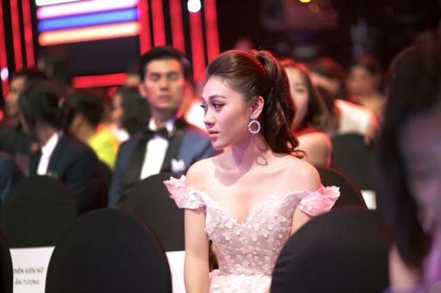 MC “Bữa trưa vui vẻ” tiết lộ chuyện bị bố mẹ cấm đoán, bắt bỏ việc - 2 MC Minh Trang đam mê công việc bất chấp những vất vả.