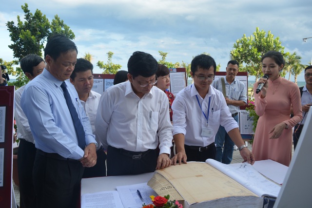 Đà Nẵng: Triển lãm tư liệu báo chí về Hoàng Sa - 1 Triênr lãm tư liệu báo chí về Hoàng Sa vừa khai mạc tại Đà Nẵng chiều 12/9
