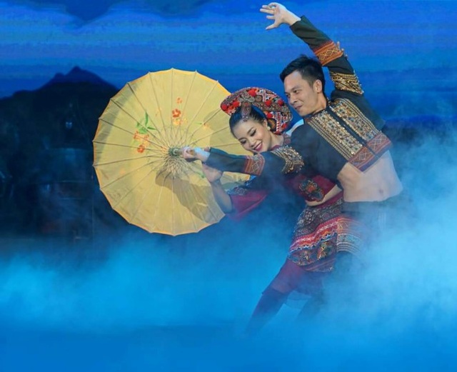 Lần đầu tiên đưa “Vợ chồng A Phủ” lên sân khấu phục vụ khách du lịch - 2 Lần đầu tiên đưa “Vợ chồng A Phủ” lên sân khấu phục vụ khách du lịch - 2