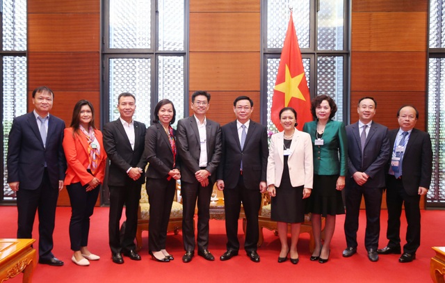 Phó Thủ tướng Vương Đình Huệ đề nghị HSBC giúp Việt Nam xử lý nợ xấu - 2 Phó Thủ tướng Vương Đình Huệ cùng đại diện hãng Deloitte