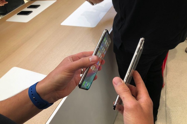 Cận cảnh bộ đôi iPhone XS và XS Max mới ra mắt của Apple - 9 Cận cảnh bộ đôi iPhone XS và XS Max mới ra mắt của Apple - 9