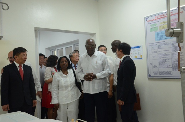 Phó Chủ tịch thứ nhất Cuba thăm Bệnh viện Hữu nghị Việt Nam - Cuba Đồng Hới - 3 Phó Chủ tịch thứ nhất Cuba thăm Bệnh viện Hữu nghị Việt Nam - Cuba Đồng Hới - 3