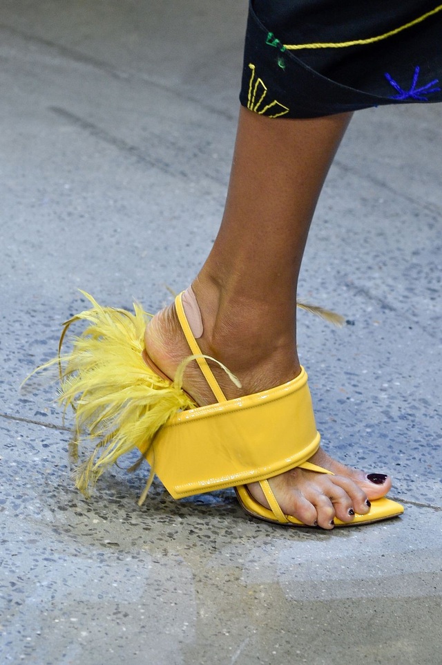 Những mẫu giày dép sành điệu tại tuần lễ thời trang New York - 11
Prabal Gurung