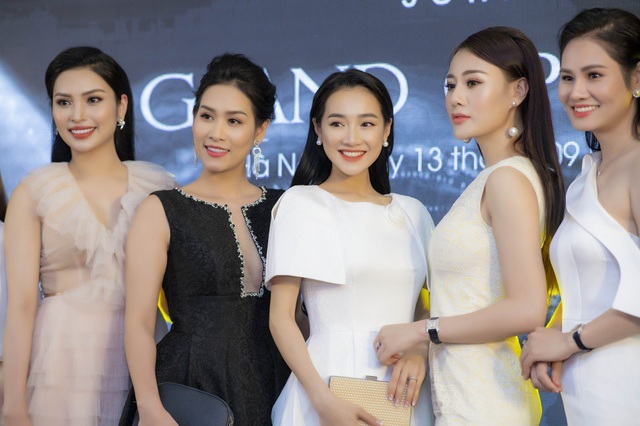 Nhã Phương gầy tong teo, một mực giữ im lặng trước ngày cưới - 7 Cả hai đều là “con cưng” của Trung tâm sản xuất phim truyền hình Việt Nam khi thường xuyên góp mặt vào những tác phẩm gây sốt trong 2-3 năm trở lại đây.
