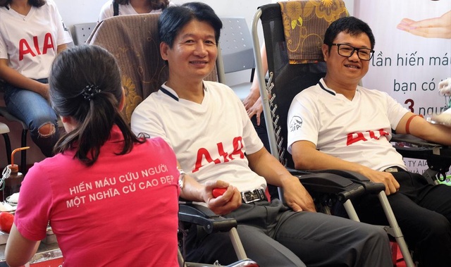 200 Đại lý và nhân viên AIA Việt Nam tham gia hiến máu nhân đạo - 2 Ông Võ Quyết Thắng, Phó Tổng Giám đốc Phát triển Kinh doanh AIA Việt Nam tham gia hiến máu