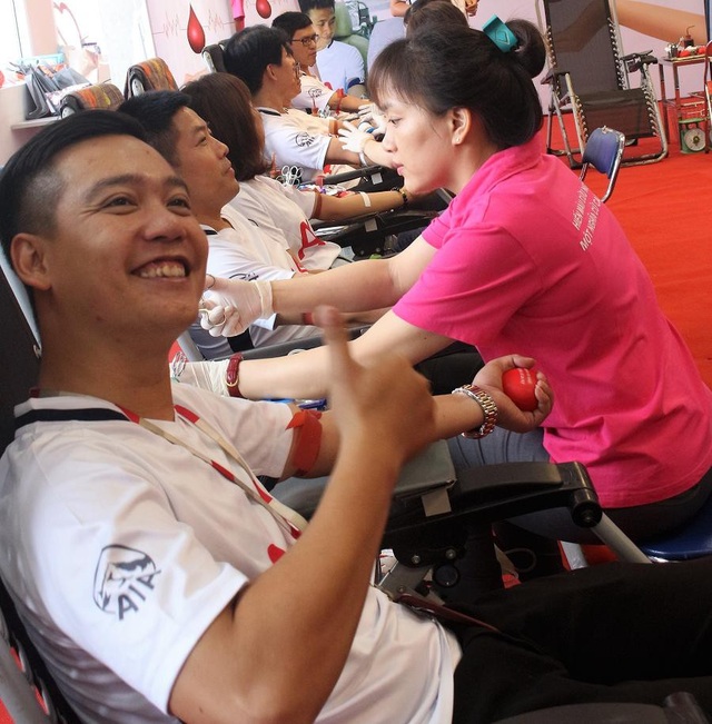 200 Đại lý và nhân viên AIA Việt Nam tham gia hiến máu nhân đạo - 7 200 Đại lý và nhân viên AIA Việt Nam tham gia hiến máu nhân đạo - 7