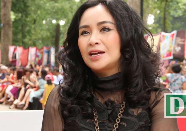 Diva Thanh Lam tiết lộ mối lương duyên đặc biệt với NTK Minh Hạnh - 2 Ca sĩ Thanh Lam ngẫu hứng hát một câu hát trong tiết trời mùa thu Hà Nội và không gian xanh mướt của núi Nùng - nơi lưu giữ những kí ức tuổi thơ cô.