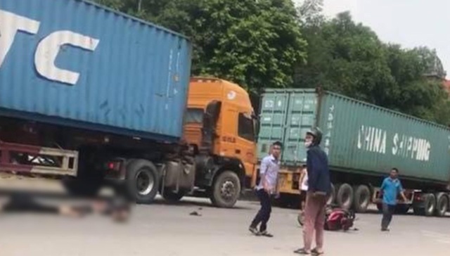 Liên tiếp 3 người tử vong vì va chạm với xe container - 2 Hiện trường vụ tai nạn giao thông giữa xe máy và xe container, khiến nữ sinh 13 tuổi tử vong, anh trai bị thương nặng trong ngày giỗ đầu mẹ