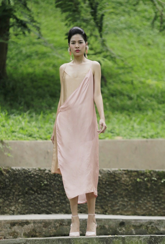 Diva Thanh Lam tiết lộ mối lương duyên đặc biệt với NTK Minh Hạnh - 10 Gam màu nhẹ và trầm,... các thiết kế của Thanh Thúy đề cao tính ứng dụng trong đó tập trung xây dựng hình ảnh người phụ nữ hiện đại, trẻ trung những vẫn đầy nữ tính, gợi cảm.