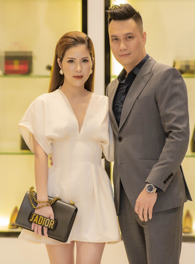 Nhã Phương gầy tong teo, một mực giữ im lặng trước ngày cưới - 12 Vợ chồng diễn viên Việt Anh.