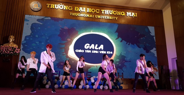 Hoành tráng đêm Gala chào tân sinh viên của trường ĐH Thương Mại - 1 Hoành tráng đêm Gala chào tân sinh viên của trường ĐH Thương Mại - 1